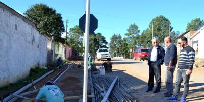 Prefeito e secretário da Infraestrutura visitam obras em Camaquã