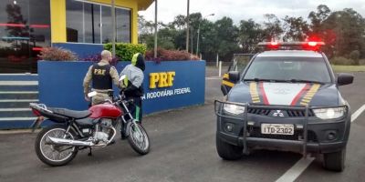 PRF prende homem procurado com motocicleta furtada, na BR-290 em Eldorado do Sul
