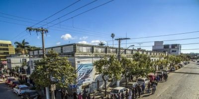 Abraço simbólico marca fim da paralisação dos funcionários do hospital de Camaquã