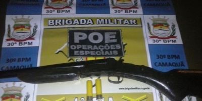 Camaquã - POE prende homem em bar por porte ilegal de arma de fogo, na vila São Pedro