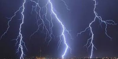 Chuvas fortes com raios aumentam risco de acidentes com energia elétrica