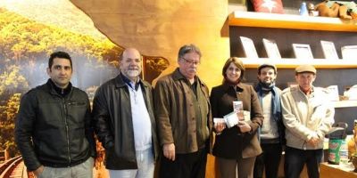 Comitiva cristalense visita a Fenadoce