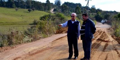Prefeito visita obra no Aterro do Galdino em Camaquã