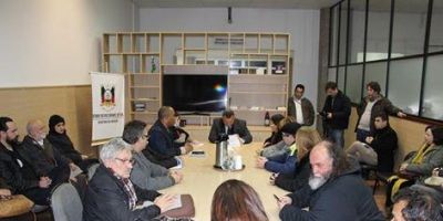 Cpers entrega contraposta ao governo e marca assembleia para sexta-feira