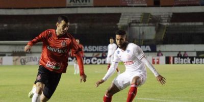 Brasil de Pelotas fica no 0 a 0 com o Náutico em Caxias