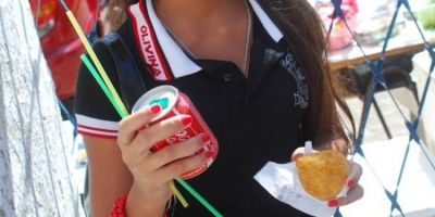 Coca, Pepsi e Ambev param de vender refrigerante a escola com menores de 12 anos