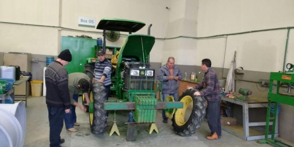 Curso de tratores agrícolas aprimora conhecimento de participantes em Camaquã