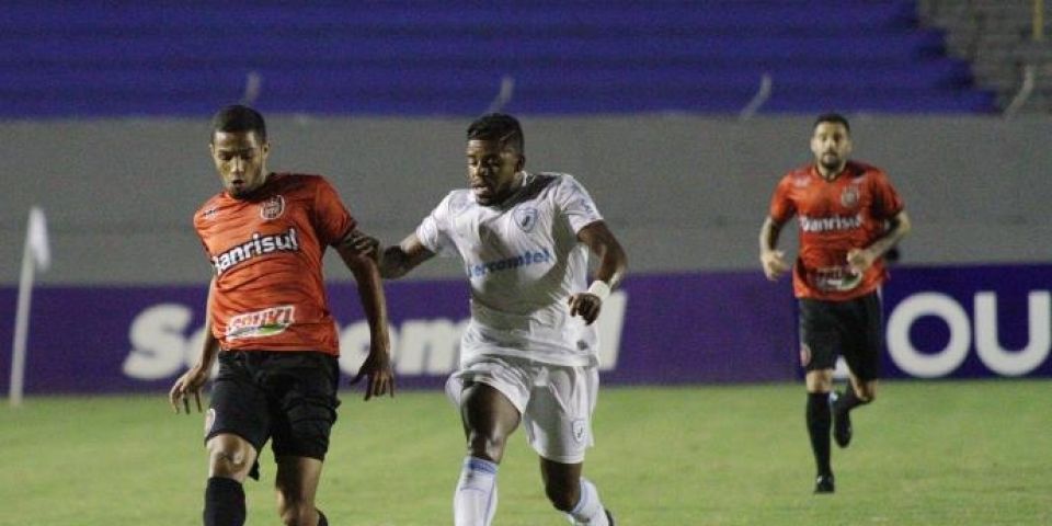 Brasil de Pelotas perde para Londrina e se afasta do G4 na Série B