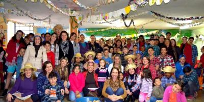 CAICA realiza festa junina para pais e pacientes