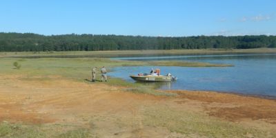 Pelotão Ambiental de Camaquã apreende a 8ª arma longa nos últimos 4 meses. Desta vez foi na barragem do Arroio Duro