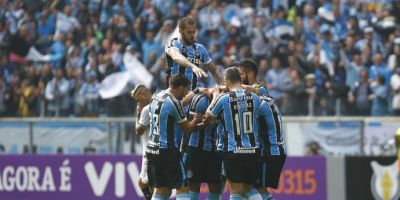 Nos acréscimos, Grêmio arranca vitória sobre Figueirense