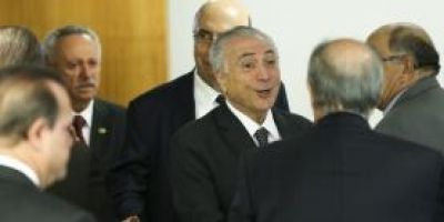 Municípios cobram repasse federal de R$ 45 bilhões em reunião com Temer