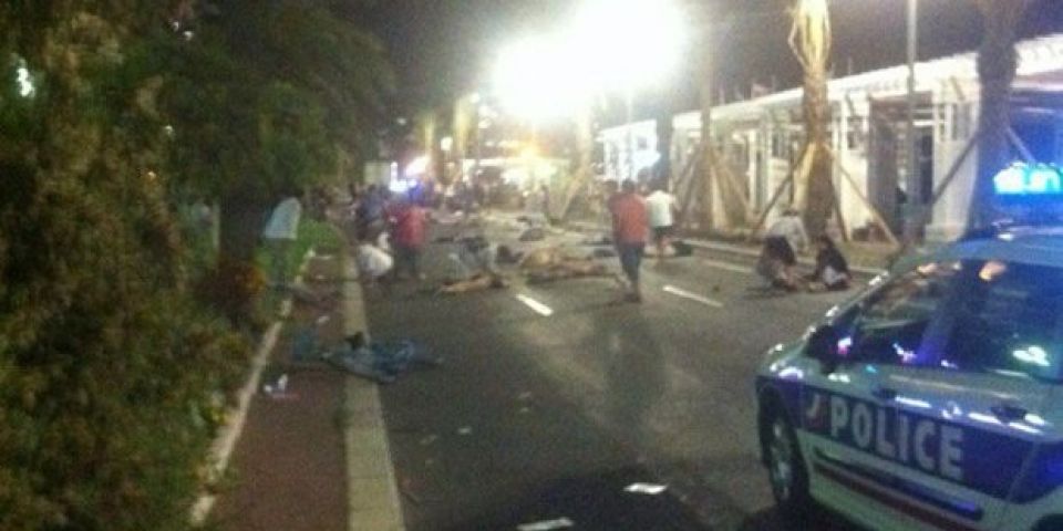 MUNDO: número de mortos em ataque com caminhão em Nice chega a pelo menos 80 pessoas