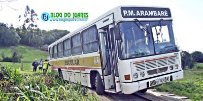 Camaquã - ônibus quase cai de ponte na localidade de Santa Auta