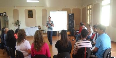 Camaquã - professores de Educação Física da Rede Municipal têm encontro de atualização