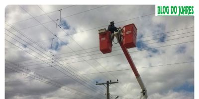 Ventos fortes deixam localidades sem luz em Camaquã. Equipes da CEEE trabalham nos locais