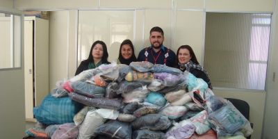 CEEE de Camaquã doa roupas e cobertores a moradores do Banhado do Meio