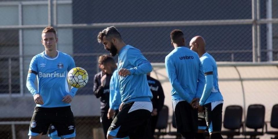 Grêmio busca vitória contra Santa Cruz para assumir liderança