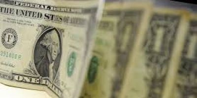 Em queda pelo quarto dia seguido, dólar fecha no menor nível em mais de um ano