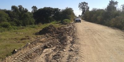 Camaquã - Pelotão Ambiental constata irregularidades de descarte e depósito de entulhos e extração de mineração