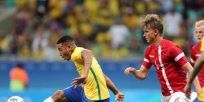 Brasil goleia Dinamarca e se classifica para as quartas no futebol masculino