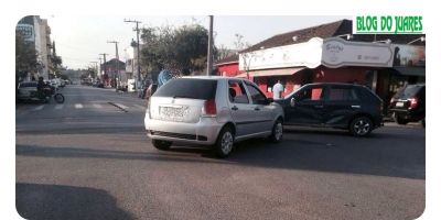 Dois carros colidem no centro de Camaquã na tarde desta segunda-feira