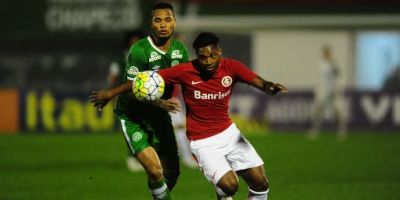 Inter leva gol no fim e perde para Chapecoense na estreia de Roth. Agora são 12 jogos sem vencer