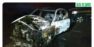 Criminosos furtam e depois incendeiam carro na BR-116 na noite desta quinta em Camaquã