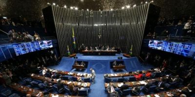 Senado retoma julgamento de Dilma com debates entre defesa e acusação