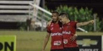 Brasil de Pelotas vence o Bragantino fora e fica a um ponto do G4