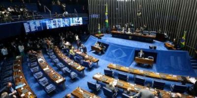 Após 12 horas de discursos: 44 declaram voto pelo impeachment e 18 contra