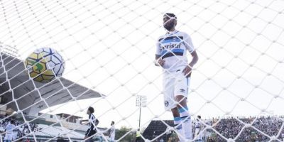 Grêmio perde para o Botafogo e se afasta da briga pelo título