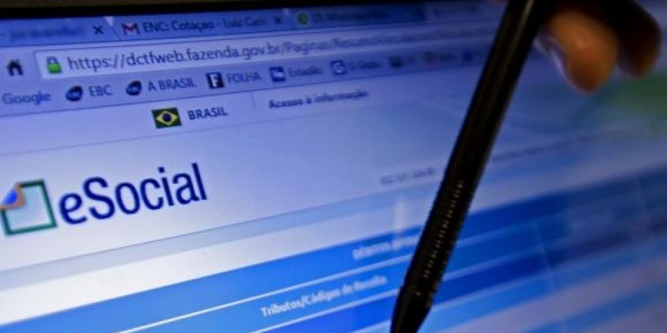 Empregadores domésticos têm até hoje para pagar guia de agosto do eSocial