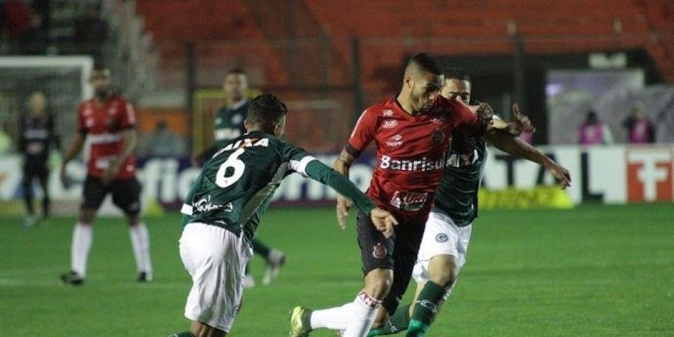 Brasil de Pelotas visita Paysandu nesta sexta para se manter no G4