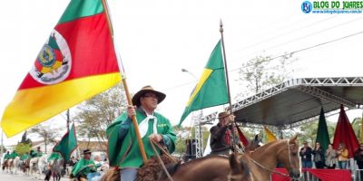 Centenas de pessoas assistem ao desfile camaquense da Semana Farroupilha