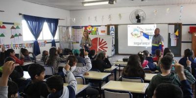 CEEE apresenta Show da Energia para alunos de escolas de Rio Grande