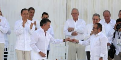 MUNDO: Farc e governo da Colômbia assinam acordo de paz após 52 anos de conflito