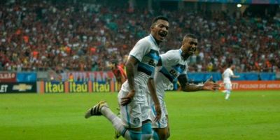 Grêmio supera o Vitória por 1 a 0 e volta a vencer fora de casa