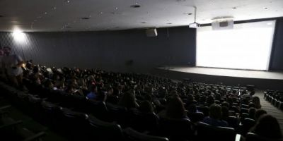 Quase metade dos brasileiros vive em cidade sem sala de cinema, diz pesquisa