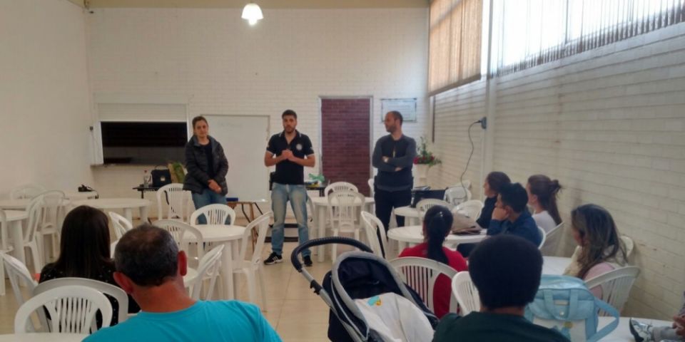 PC realiza palestra para familiares de dependentes e ex-dependentes químicos em Camaquã