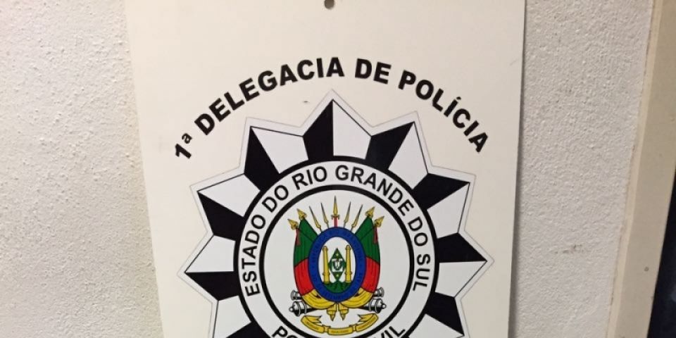 Polícia Civil apreende pedras de crack escondidas em cabos de vassoura em Rio Grande