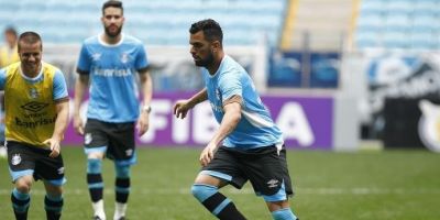 Grêmio enfrenta Atlético-PR em duelo direto por vaga na Libertadores