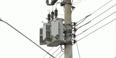 Rompimento de cabos causa falta de luz no centro de Camaquã e imediações