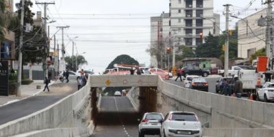 Fiscais poderão multar motoristas com som alto sem usar aparelhos