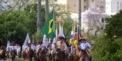 Cavalgada em Porto Alegre marca os 50 anos do MTG