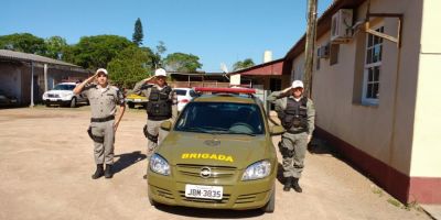 Policiais  militares de Camaquã prestam homenagem a colega morto em serviço