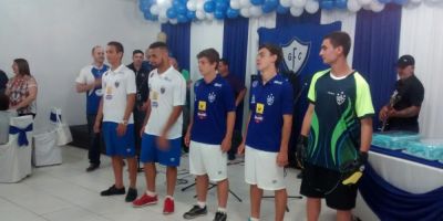 Durante jantar na noite dessa sexta, Guarany de Camaquã apresenta novos uniformes