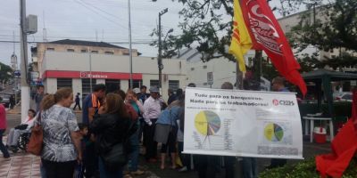 Professores realizam ato de protestos. Veja como estão as paralisações em Camaquã