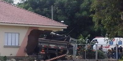 Tapes - mais um motorista perde o controle do veículo na ERS-717