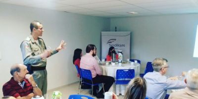 Sindilojas Costa Doce promove café empresarial com palestra sobre segurança pública